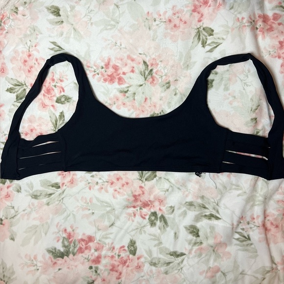 BECCA Women’s Standard Fine Line Scoop Bikini Top Black Size M Ribbed Resort - Picture 3 of 7